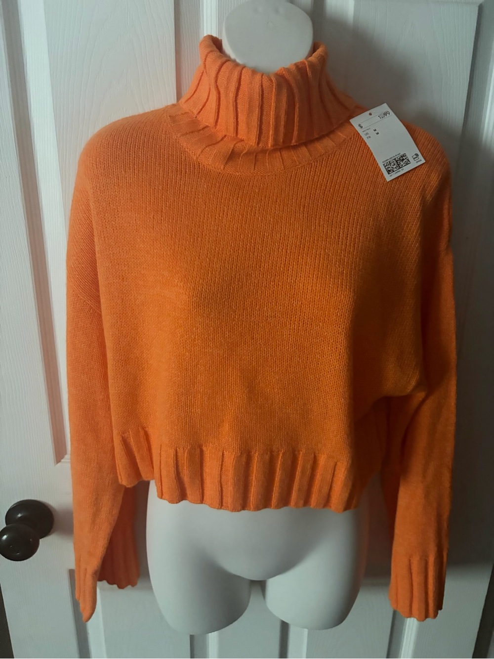 🆕 Divided By H & M Bright Orange Cropped Turtleneck Sweater Women’s Size M